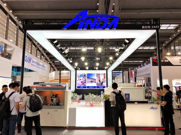 實(shí)時(shí)報(bào)道】聚焦安達(dá)|3D曲面玻璃展 實(shí)時(shí)報(bào)道】聚焦安達(dá)|3D曲面玻璃展